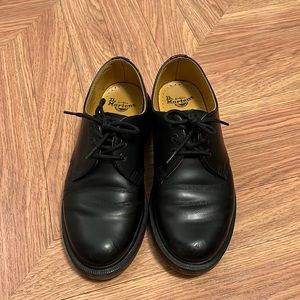 Low rise Dr. Martens Airwair